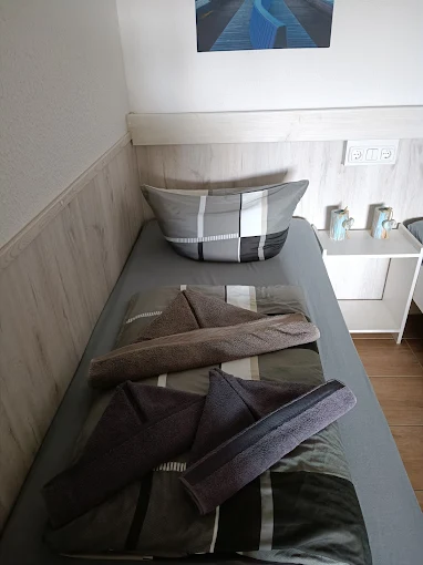 Gepflegtes und vorbereitetes Gästezimmer
